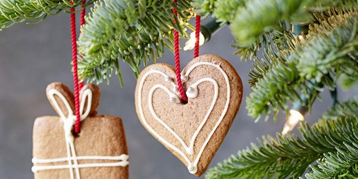 Green Pine Golden Heart My Eco Friendly Christmas